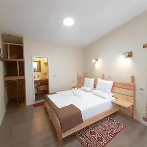 https://at-pikotikos-korca-city-rooms-for-rent.albaniahotels.org